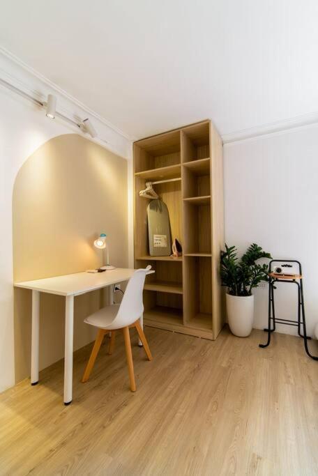 Holly Hideaway-cozy Nest -balcony- Center * Hà Nội